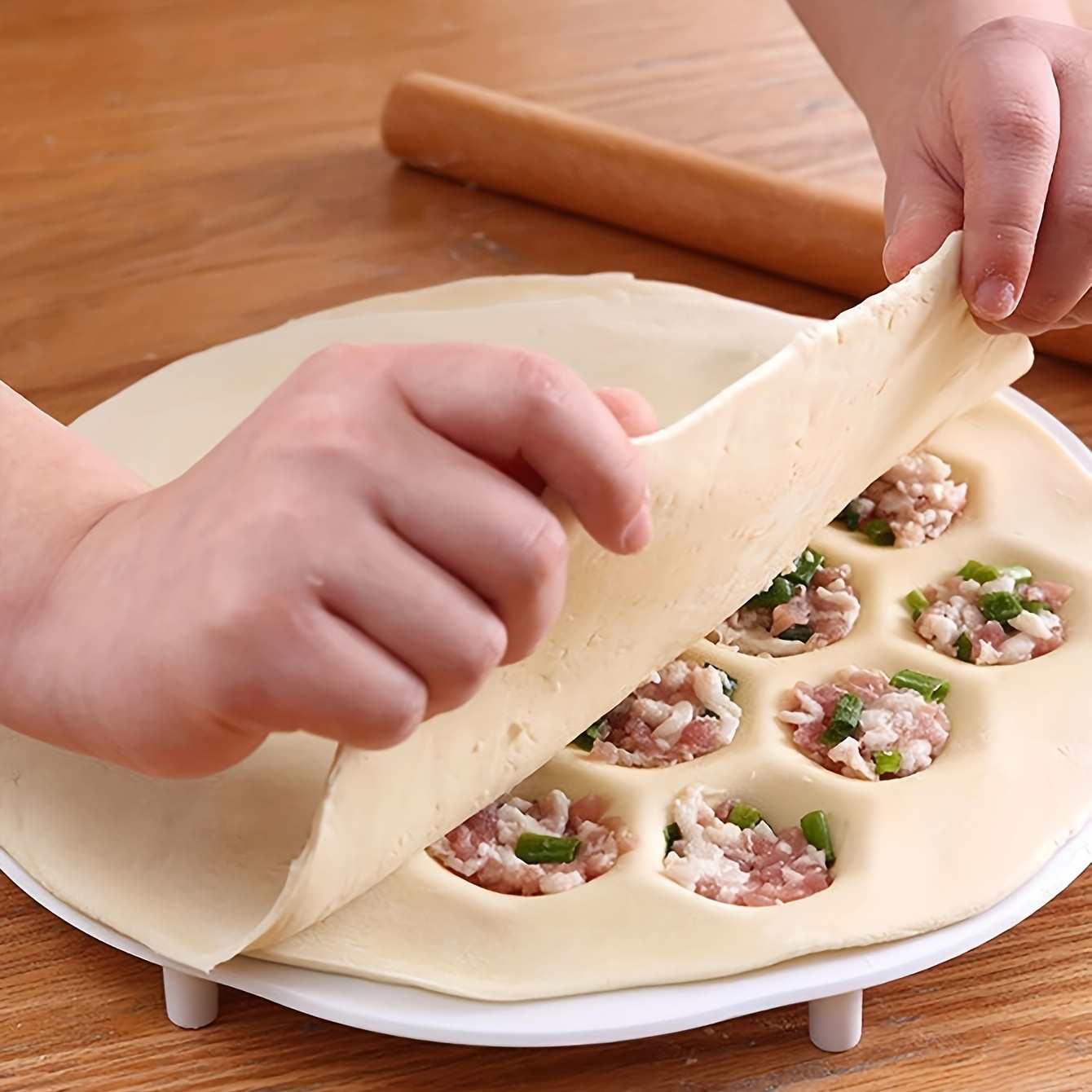 Kitchen Gadgets Dumpling Maker - 1ชิ้น-แม่พิมพ์เกี๊ยวจีนแบบง่ายเครื่องกดแป้งในครัวแม่พิมพ์ทำราวีโอลี่อุปกรณ์เครื่องมือทำเพสตรี